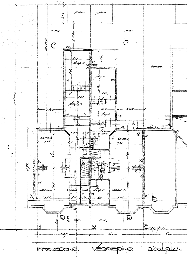 Archiefstukken van een bouwplattegrond met maatvoering en indeling